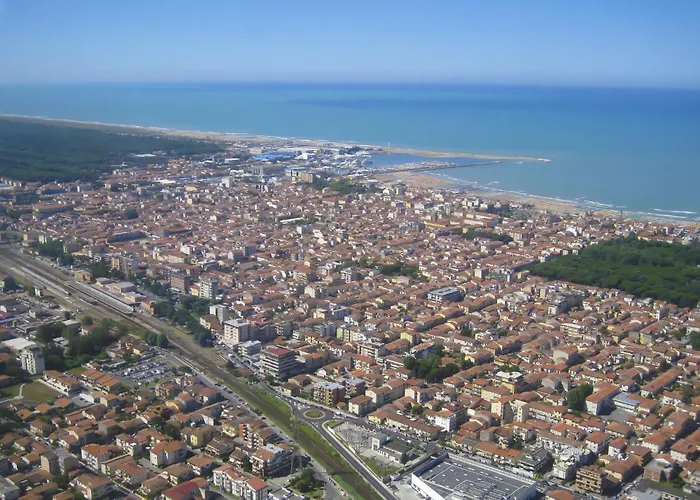 Sunflower Piano Terra By Interhome В'яреджо