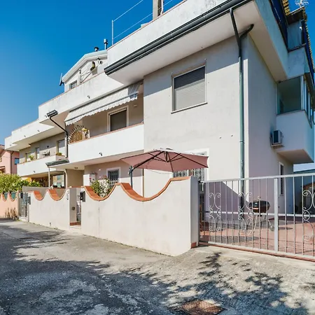 Sunflower Piano Terra By Interhome